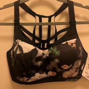 V.S. maximum support sports bra 38D